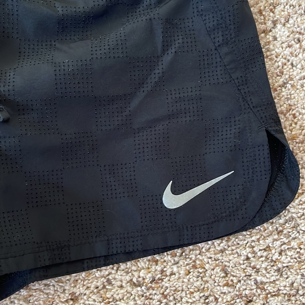 Nike dry fit women’s shorts - Picture 2 of 5